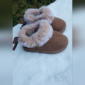 Cozy Brown Kids Shoes with Faux Fur Lining Size 3